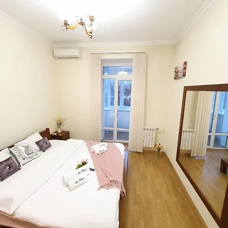 Inn Home Apartments In Kiev Center Exterior foto